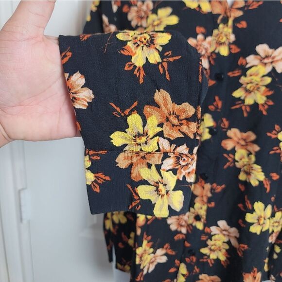 TOPSHOP Crepe Floral Button Down Blouse - Picture 3 of 9